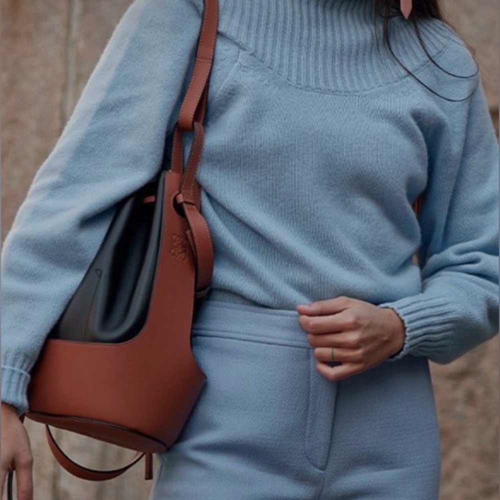 Elegant Black and Brown Bucket Bag Loewe style